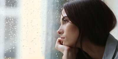 Waarom het geen goed idee is om je emoties op te kroppen